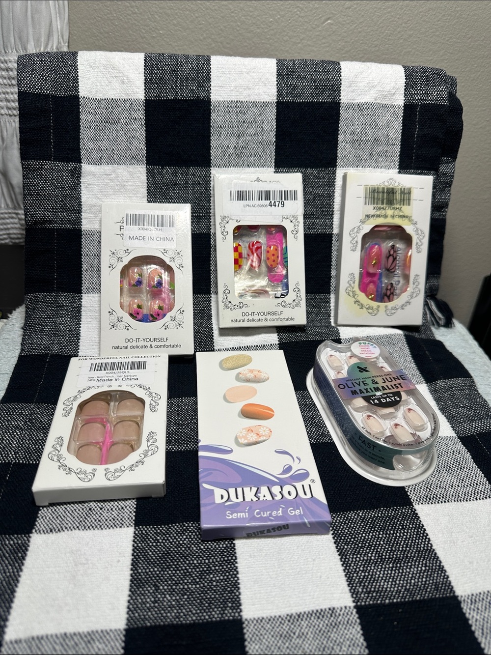 6 pc press on nail bundle NWT